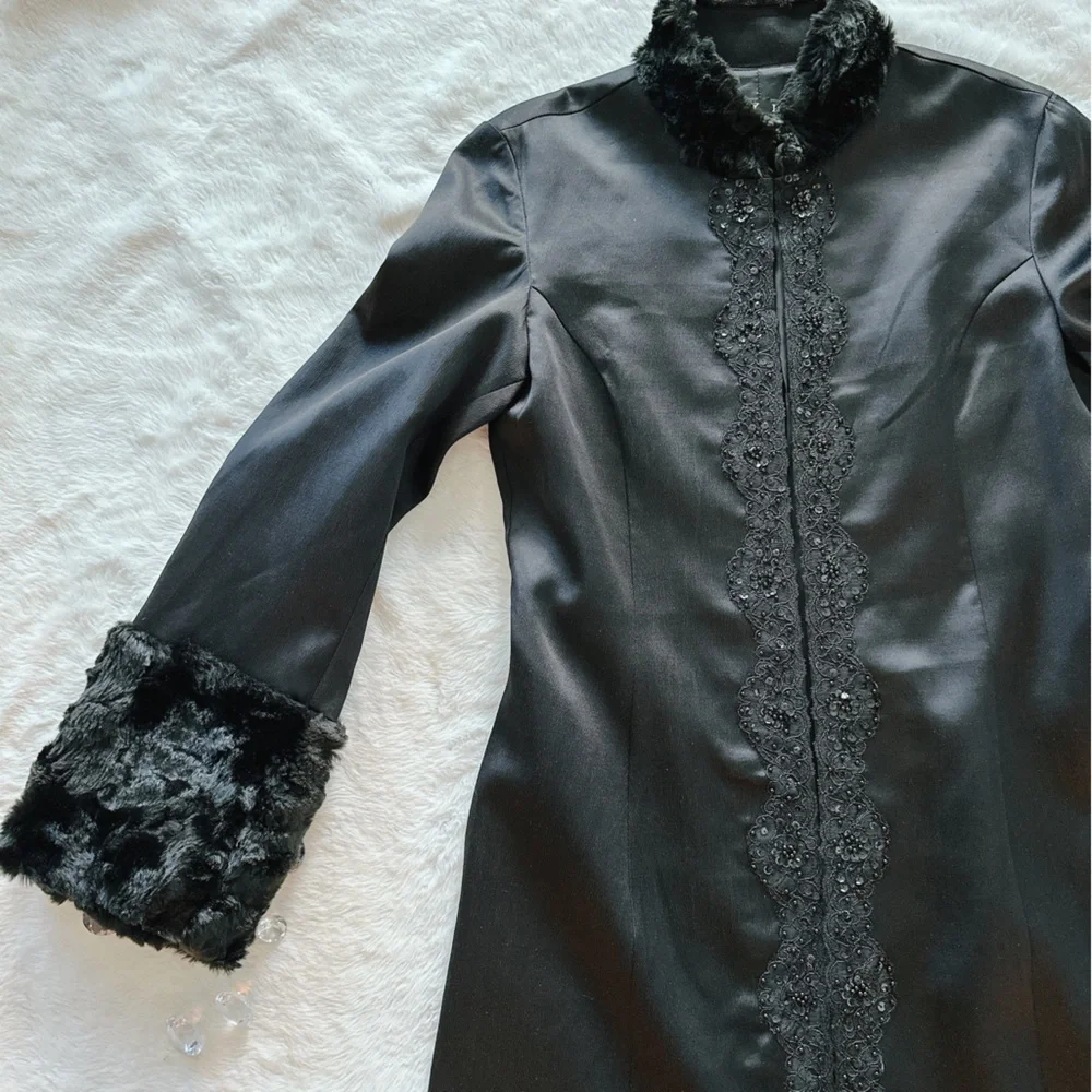 NWT Gorgeous Black Hype satin, beaded and faux fur coat. Size 10 - Picture 14 of 16